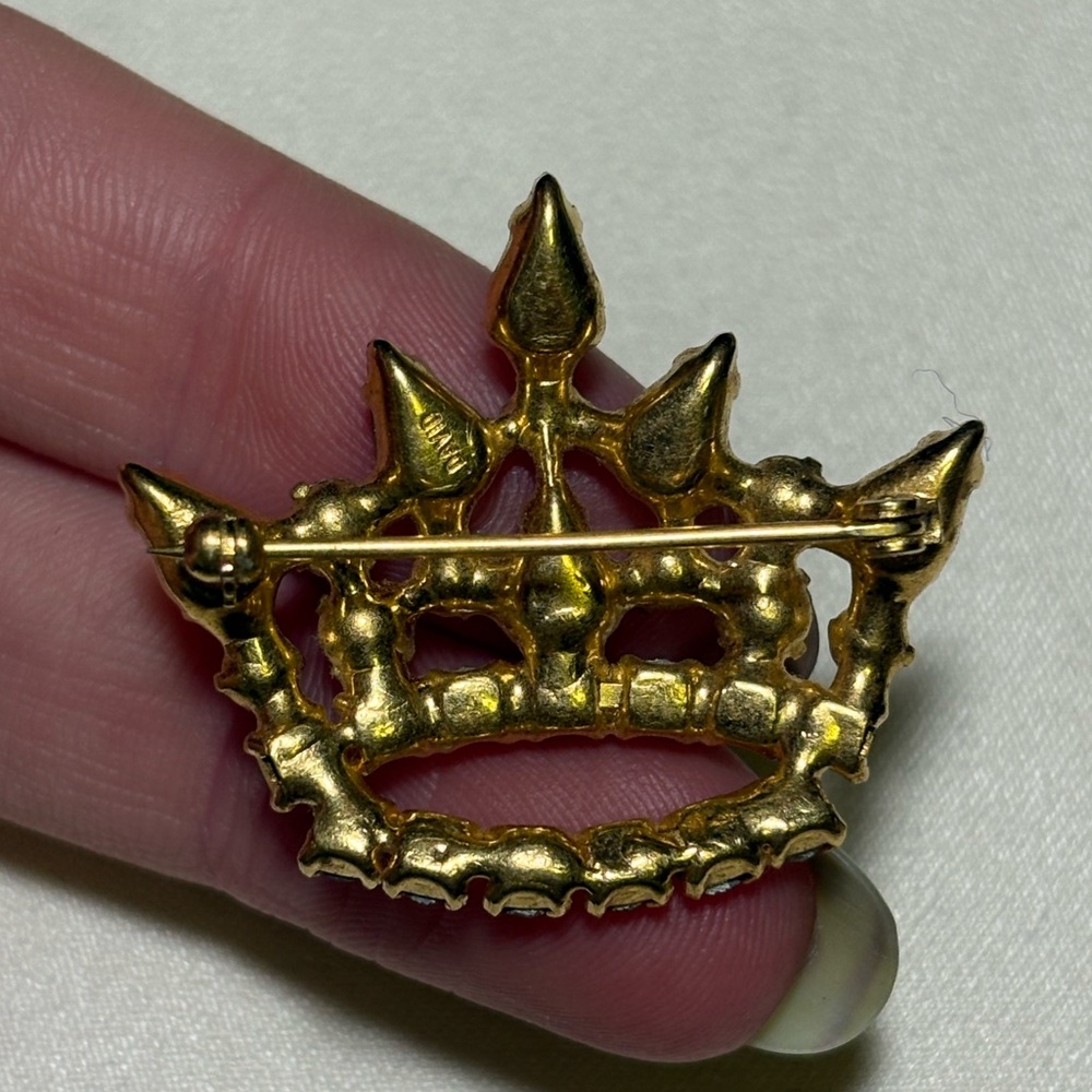 Vintage B David Crown Brooch with Colorful Rhinestones - Picture 4 of 5